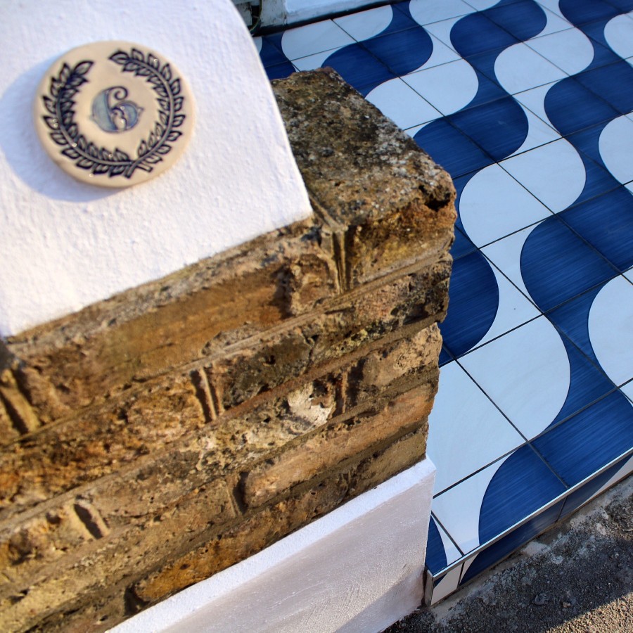 wavey blue and white outdoor tiles